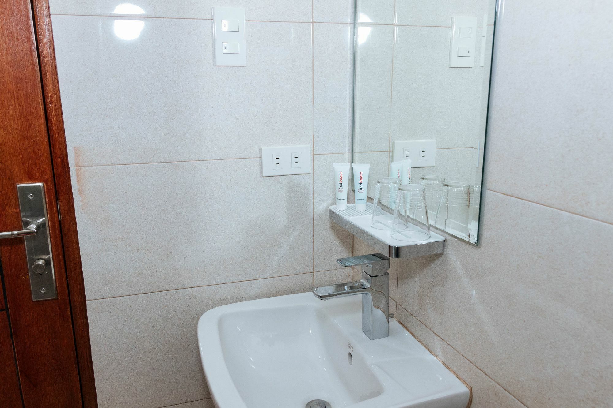 Reddoorz Premium @ Sampaloc Makati Hotel San Pedro Makati Eksteriør billede